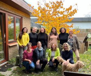 Gruppenbild beim Businesslunch in Flensburg im Garten von Claudia Linker